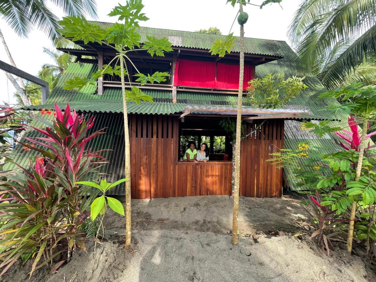 La Kuka Hotel - Nuqui Ngoại thất bức ảnh